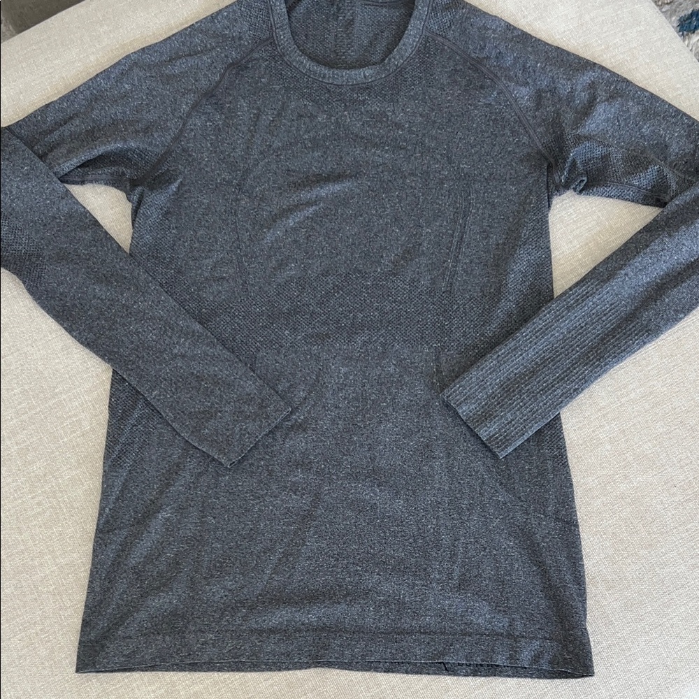 Lululemon women’s dry fit Long Sleeve Crewneck Shirt - Charcoal